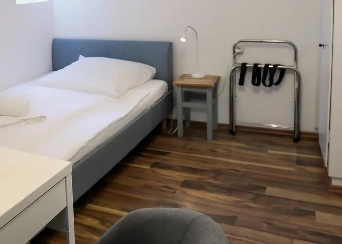 10 Min Subway U-bahn To Marienplatz 130 M2 - 4br - 2bath Apartment *