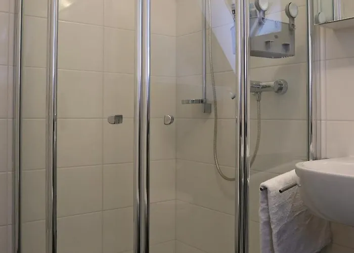 Apartment 10 Min Subway U-bahn To Marienplatz 130 M2 - 4br - 2bath *