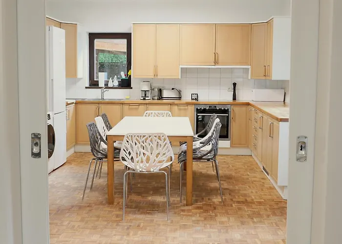 10 Min Subway U-bahn To Marienplatz 130 M2 - 4br - 2bath *