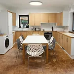 Apartment 10 Min Subway U-bahn To Marienplatz 130 M2 - 4br - 2bath