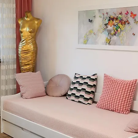 10 Min Subway U-bahn To Marienplatz 130 M2 - 4br - 2bath *