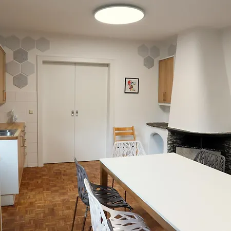 10 Min Subway U-bahn To Marienplatz 130 M2 - 4br - 2bath *
