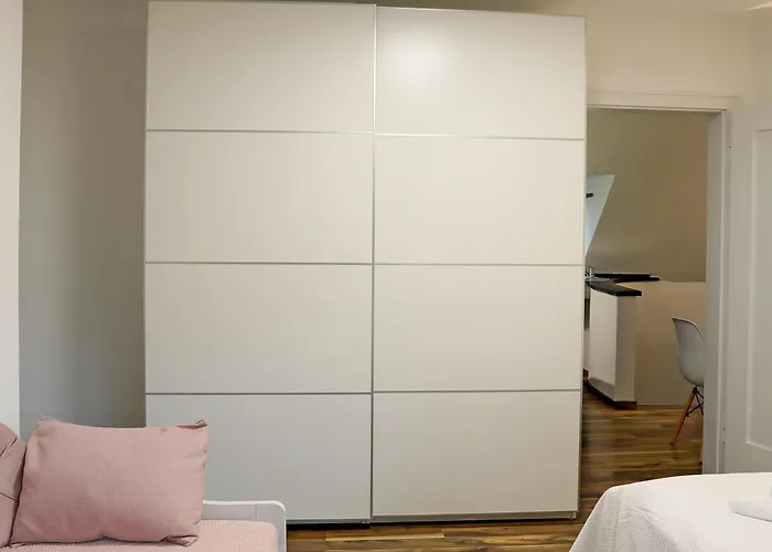 10 Min Subway U-bahn To Marienplatz 130 M2 - 4br - 2bath شقة *