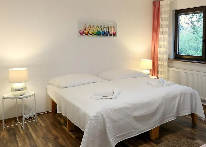 10 Min Subway U-bahn To Marienplatz 130 M2 - 4br - 2bath شقة *