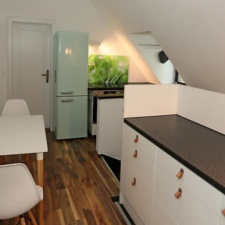 10 Min Subway U-bahn To Marienplatz 130 M2 - 4br - 2bath Apartment Munich