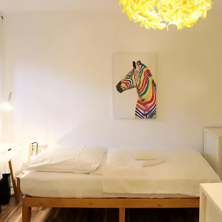10 Min Subway U-bahn To Marienplatz 130 M2 - 4br - 2bath Apartment