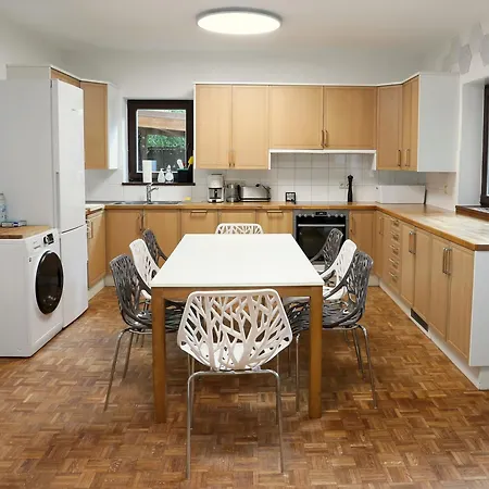Apartment 10 Min Subway U-bahn To Marienplatz 130 M2 - 4br - 2bath