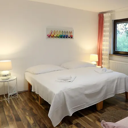 10 Min Subway U-bahn To Marienplatz 130 M2 - 4br - 2bath Apartment *